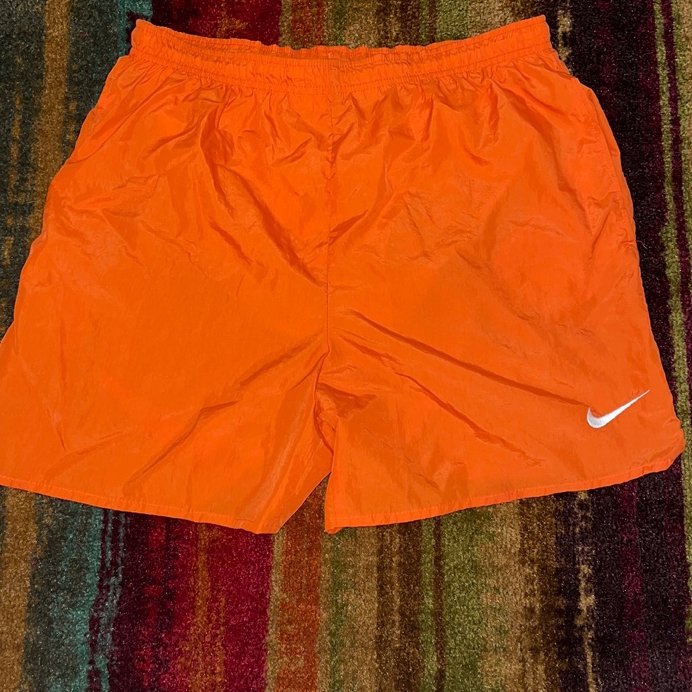 Vintage 90’s Nike nylon shorts size L